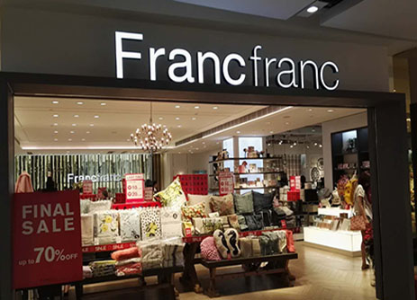 een verkoper van francfranc